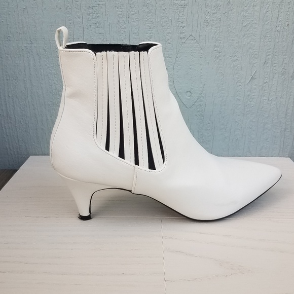Qupid Shoes - Qupid | White Ankle Boots Booties Kitten Heel SZ9